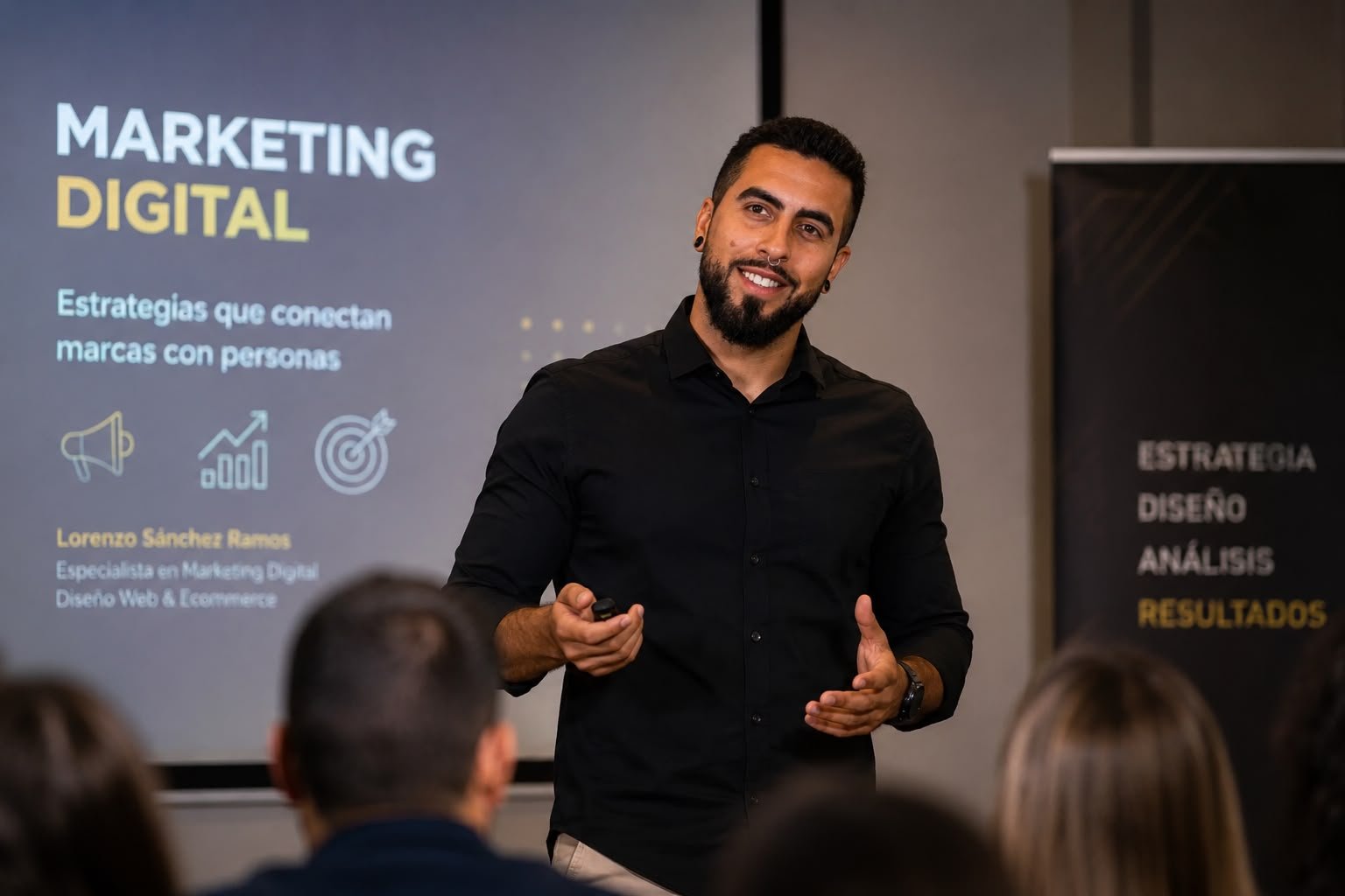 Lorenzo Sánchez Ramos durante una presentación profesional