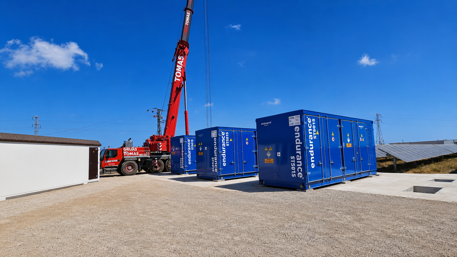 Contenedores BESS instalados en su emplazamiento final